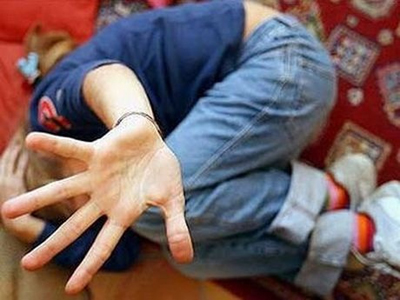 Χανιά: Έδεναν το παιδί τους με αλυσίδα